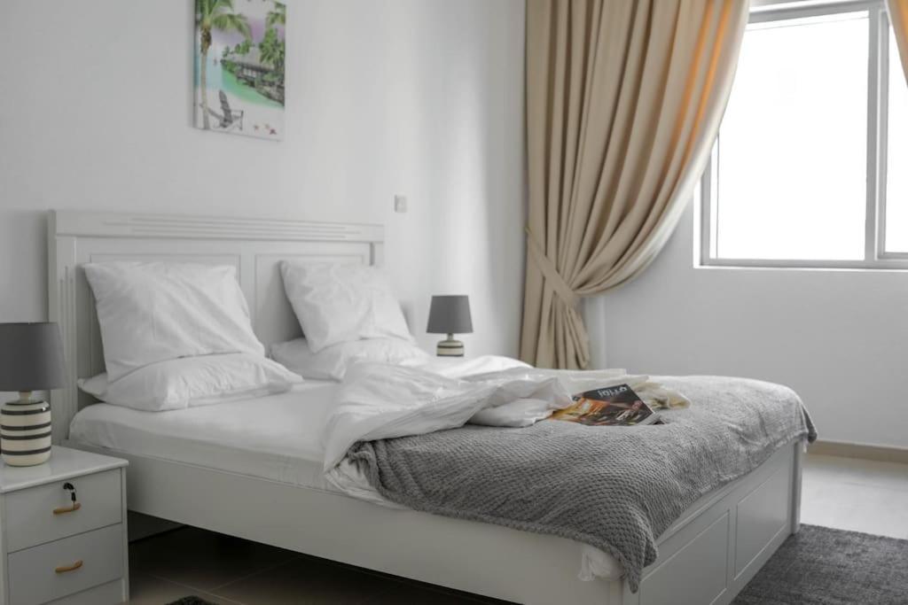 2 Bedroom Front Apartment *
