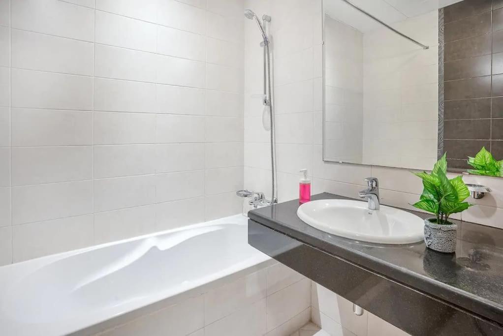 2 Bedroom Front Apartment Abu Dhabi