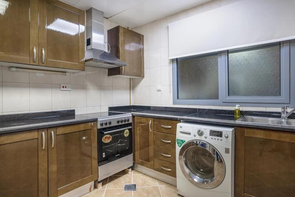 2 Bedroom Front Apartment *