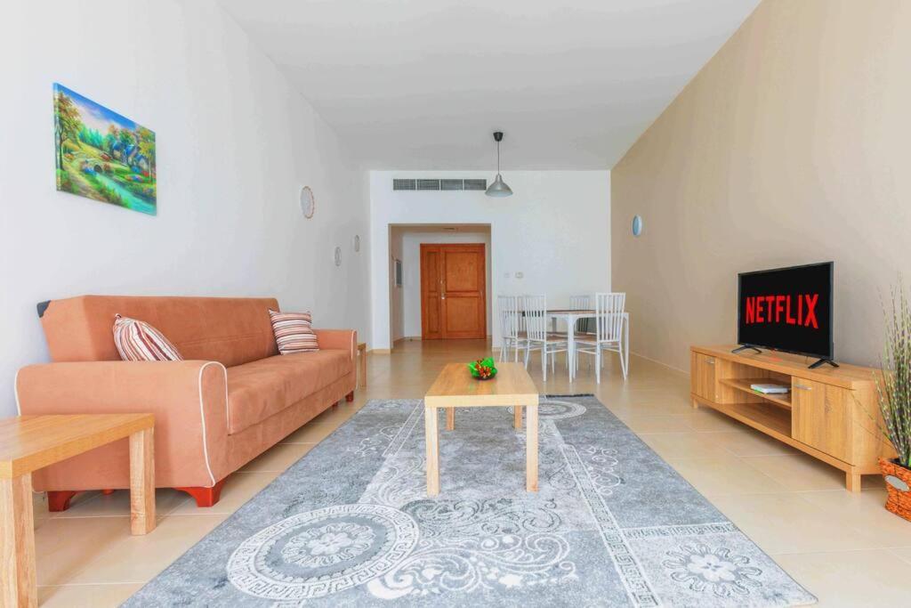 2 Bedroom Front Apartment