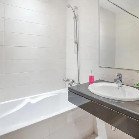 Best 2 Bedroom Apartment Beach Front Abu Dhabi Exterior photo